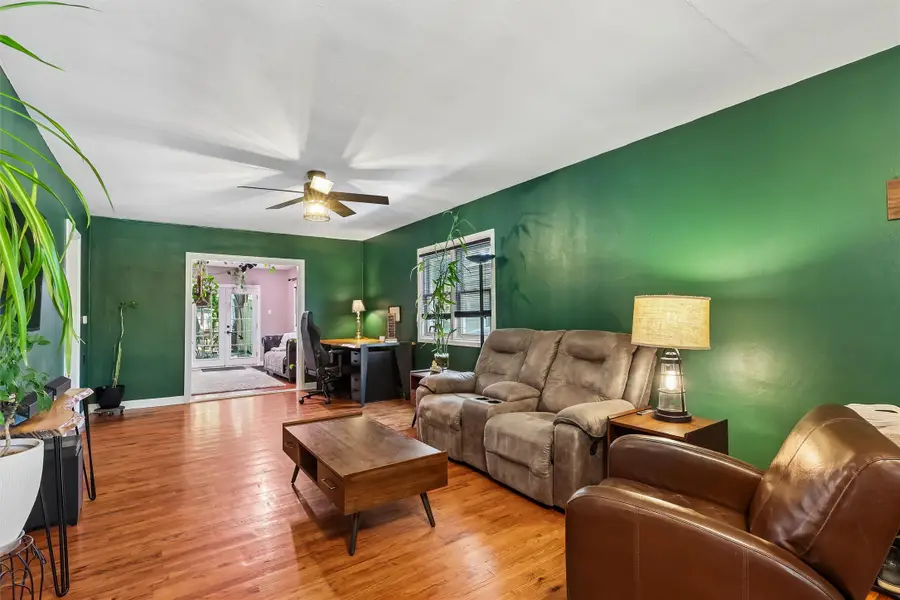 2905 Holcomb Avenue, Des Moines, IA 50310 - #3