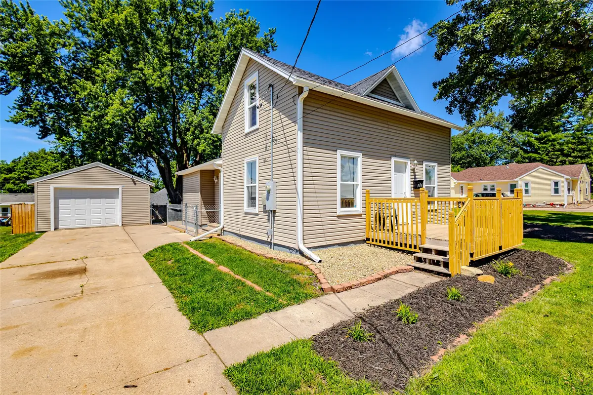 313 W 10th Street N, Newton, IA 50208 - #1