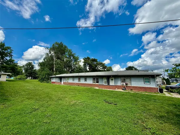 910 N 6th Avenue E, Newton, IA 50208