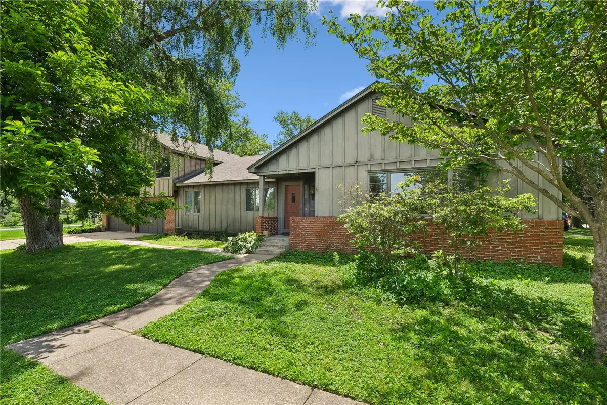 900 11th Avenue, Grinnell, IA 50112 - #1