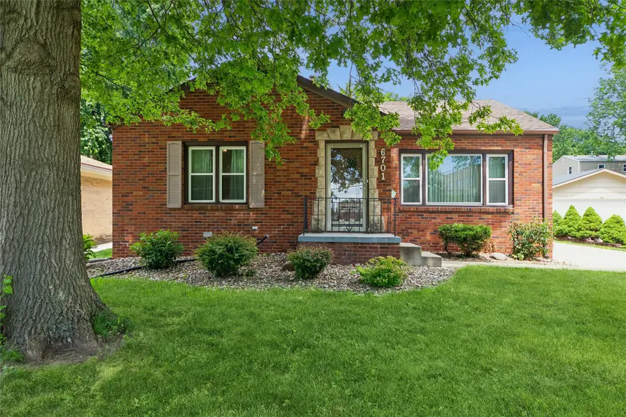 6701 Carpenter Avenue, Windsor Heights, IA 50324 - #2