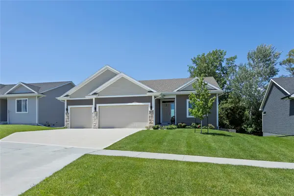 10041 Powell Avenue, Johnston, IA 50131