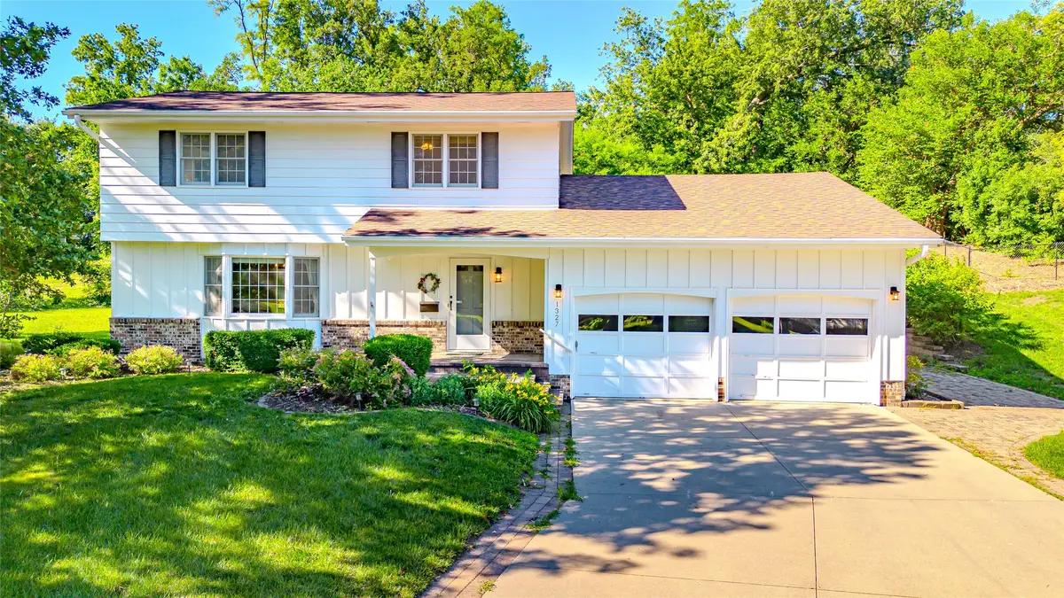 1327 S 4th Avenue W, Newton, IA 50208 - #1