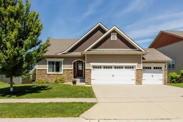 255 Abigail Lane, Waukee, IA 50263