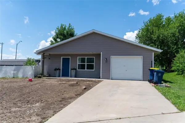 13 Brook Circle, Pella, IA 50219