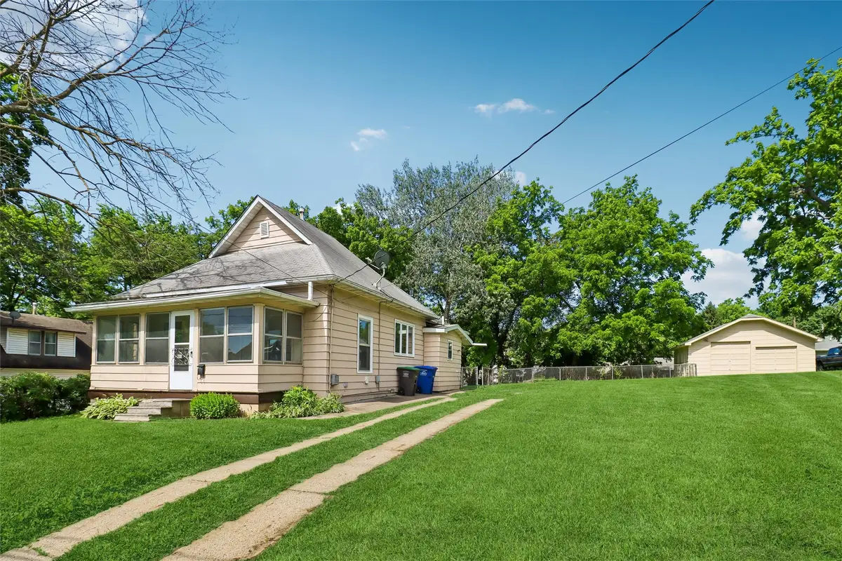 2202 S Union Street, Des Moines, IA 50315 - #1