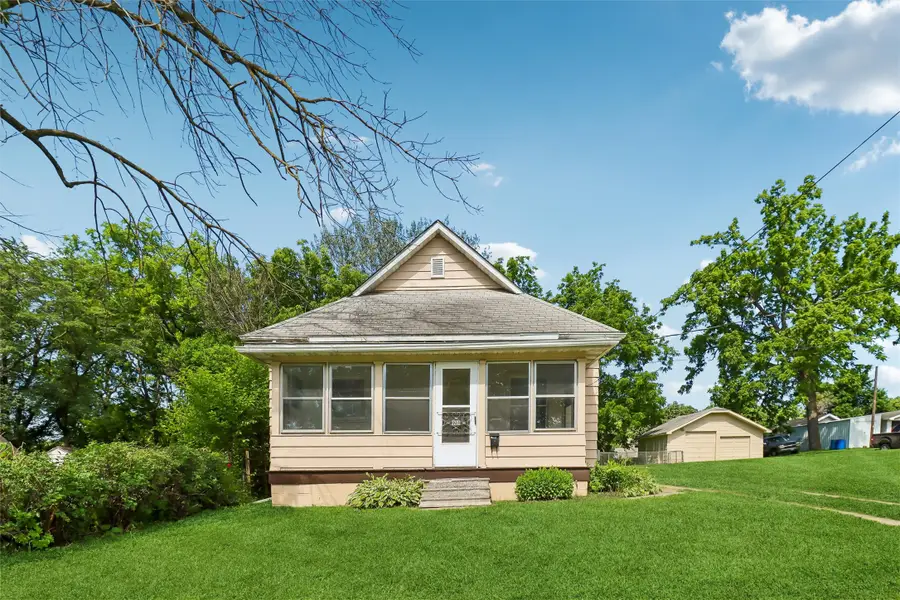 2202 S Union Street, Des Moines, IA 50315 - #2