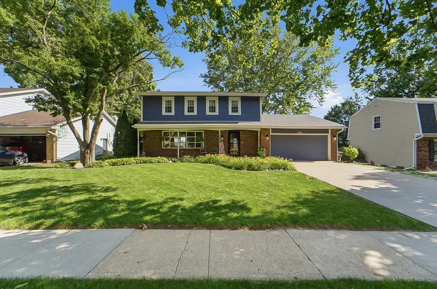 2104 Meadow Brook Drive, West Des Moines, IA 50265 - #2