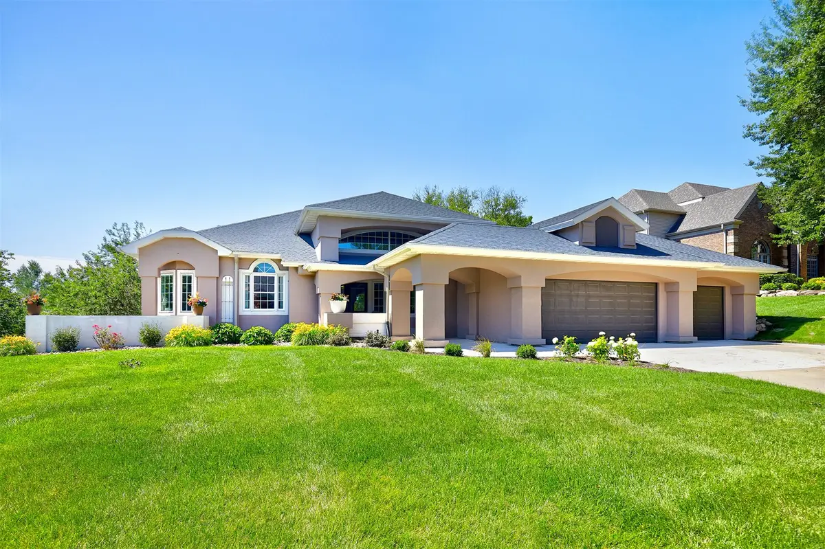 1885 Glen Oaks Drive, West Des Moines, IA 50266 - #1