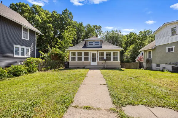 2405 E 9th Street, Des Moines, IA 50316