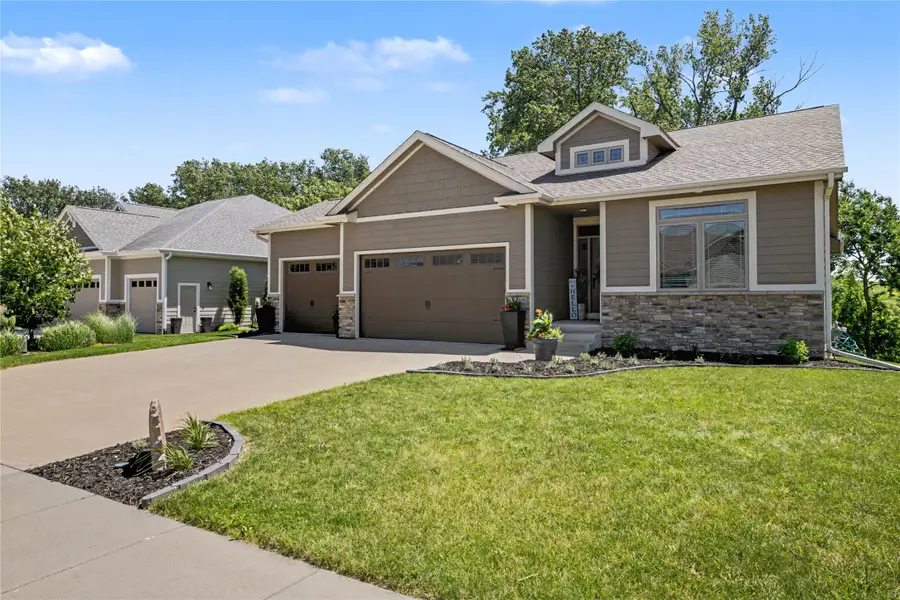16306 Northpark Drive, Urbandale, IA 50323 - #2
