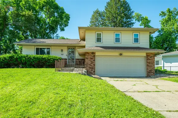 6800 Holcomb Avenue, Urbandale, IA 50322