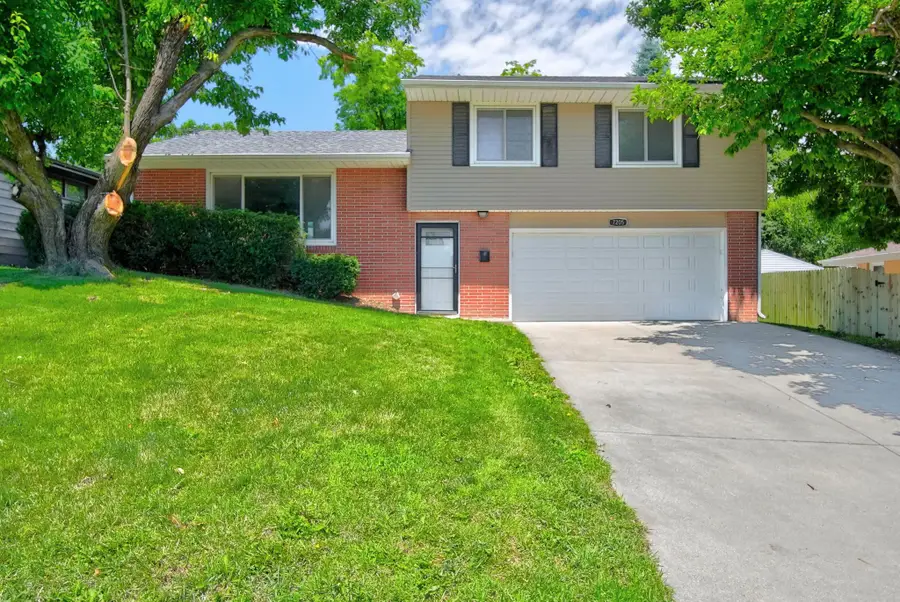 7205 Maple Drive, Urbandale, IA 50322 - #2
