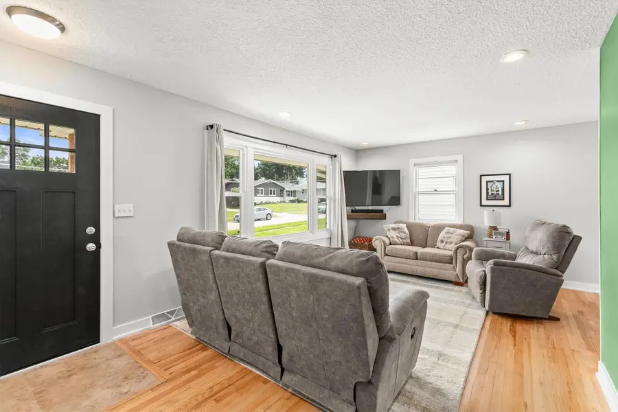 2712 Richmond Avenue, Des Moines, IA 50317 - #3