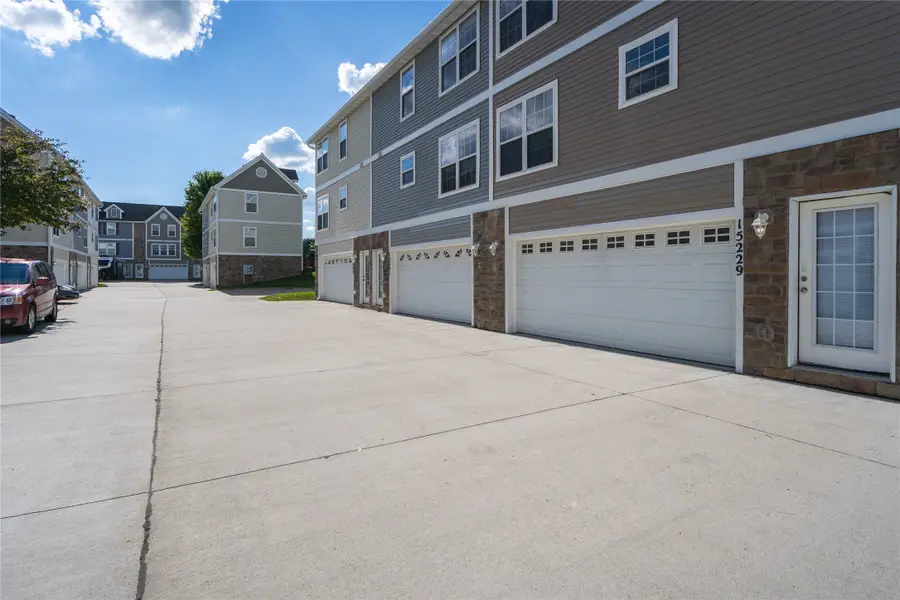 15229 Alpine Drive, Urbandale, IA 50323 - #3