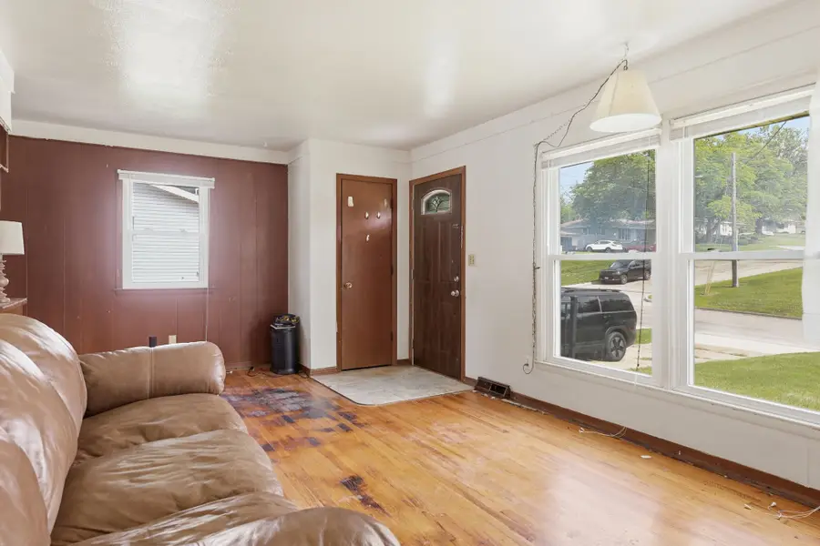 1601 Kenyon Avenue, Des Moines, IA 50315 - #2