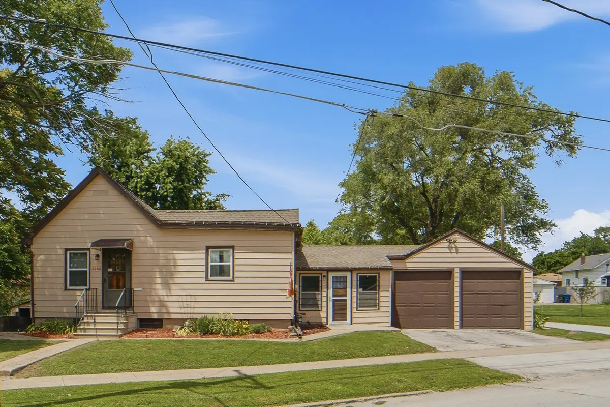2262 Easton Boulevard, Des Moines, IA 50317 - #1