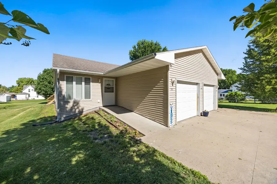 209 S Cottonwood Street, Roland, IA 50236 - #3