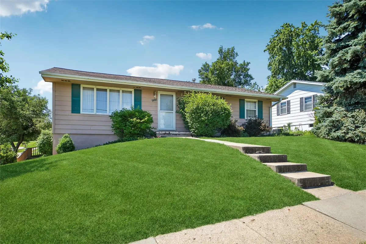 1007 W Iowa Avenue, Indianola, IA 50125 - #1