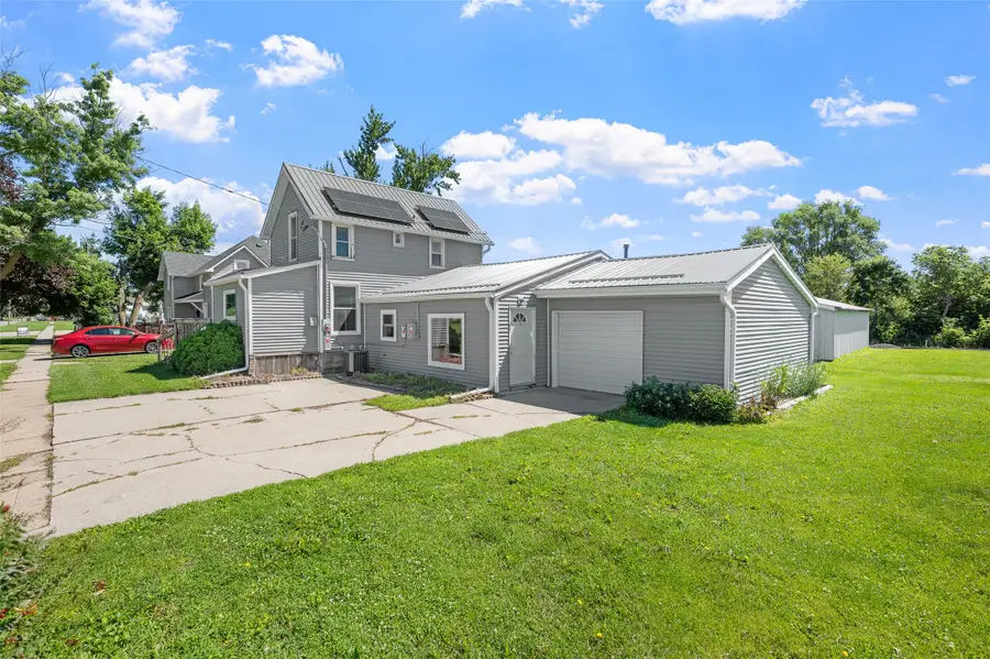 240 Park Street, Grinnell, IA 50112 - #2