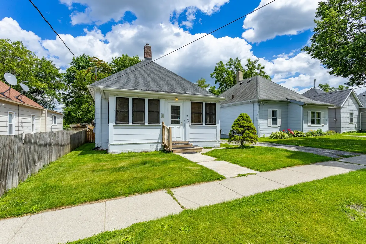 235 E 16th Street, Des Moines, IA 50316 - #1