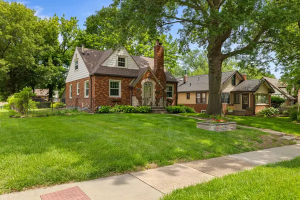 1305 Creston Avenue, Des Moines, IA 50315