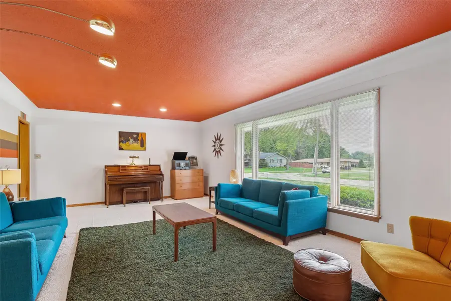 2924 Patricia Drive, Urbandale, IA 50322 - #3