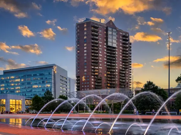 300 Walnut Street #2205, Des Moines, IA 50309