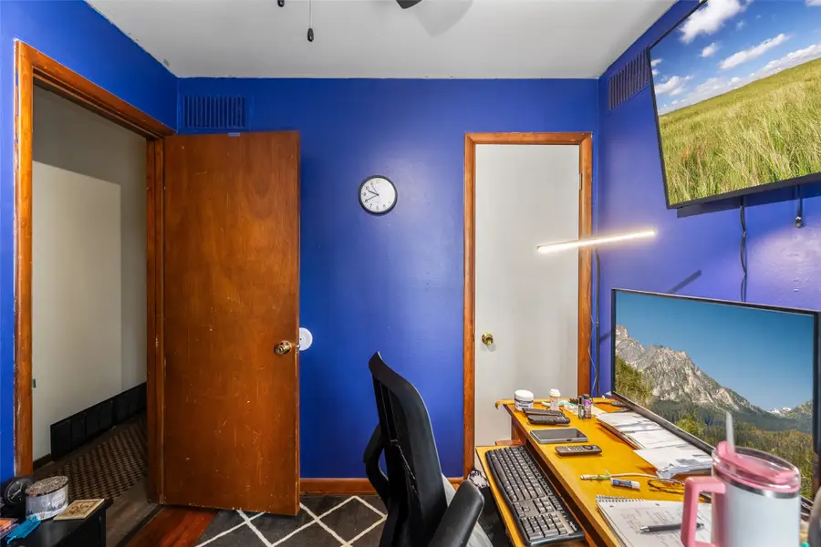 311 E 22nd Street S, Newton, IA 50208 - #2