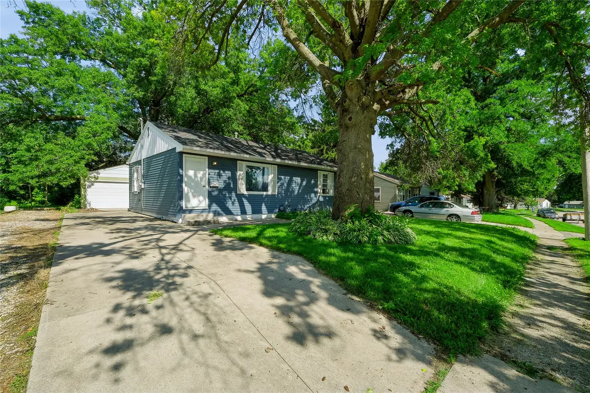 602 E 24th Street S, Newton, IA 50208 - #1