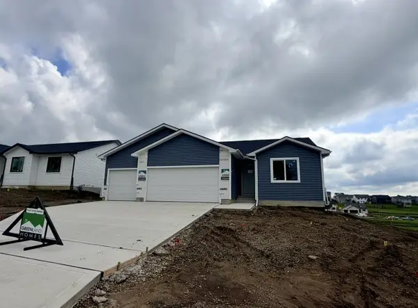 212 S Walnut Drive, Norwalk, IA 50211