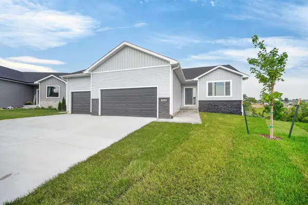 2902 Prairieside Place, Norwalk, IA 50211