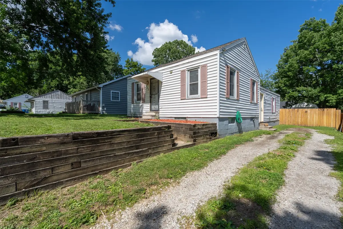 1275 E 36th Court, Des Moines, IA 50317 - #1