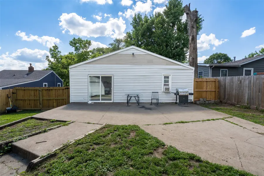 1275 E 36th Court, Des Moines, IA 50317 - #2