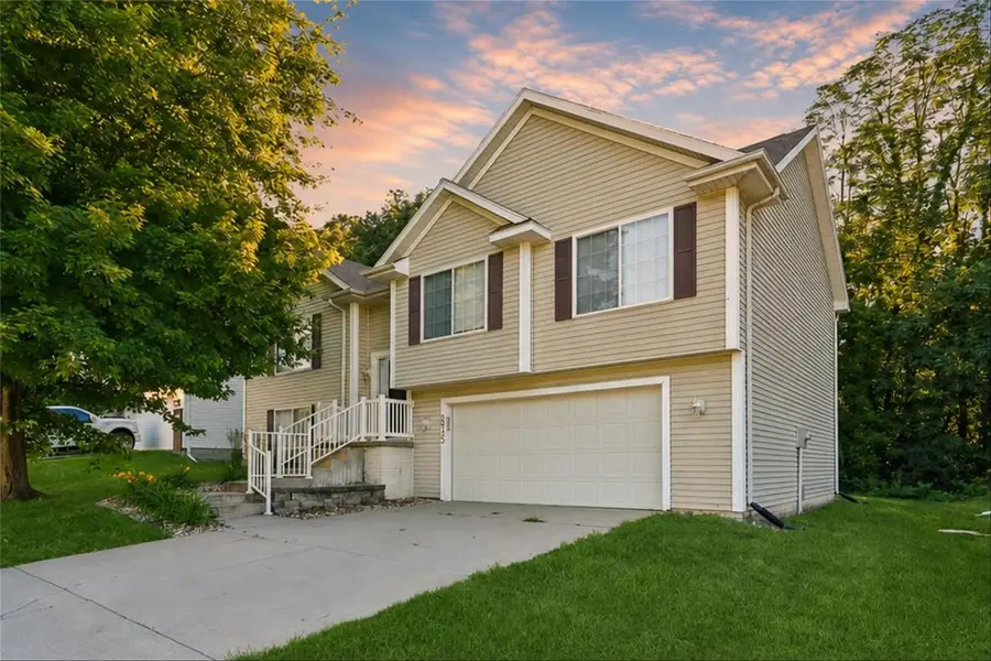 6915 Deerview Drive, Urbandale, IA 50322 - #2
