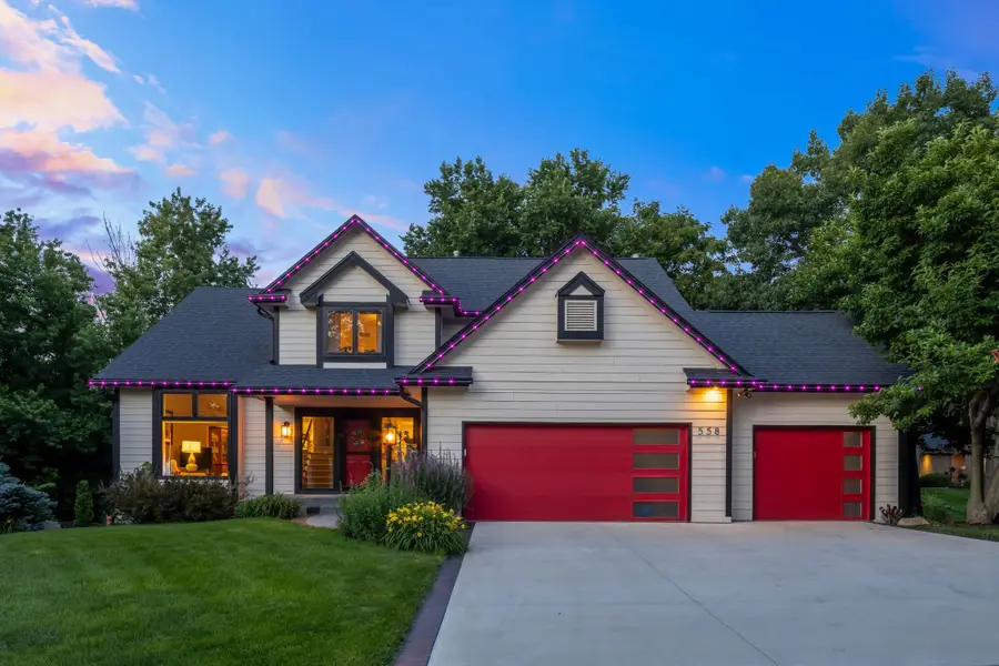 558 S 34th Court, West Des Moines, IA 50265 - #2