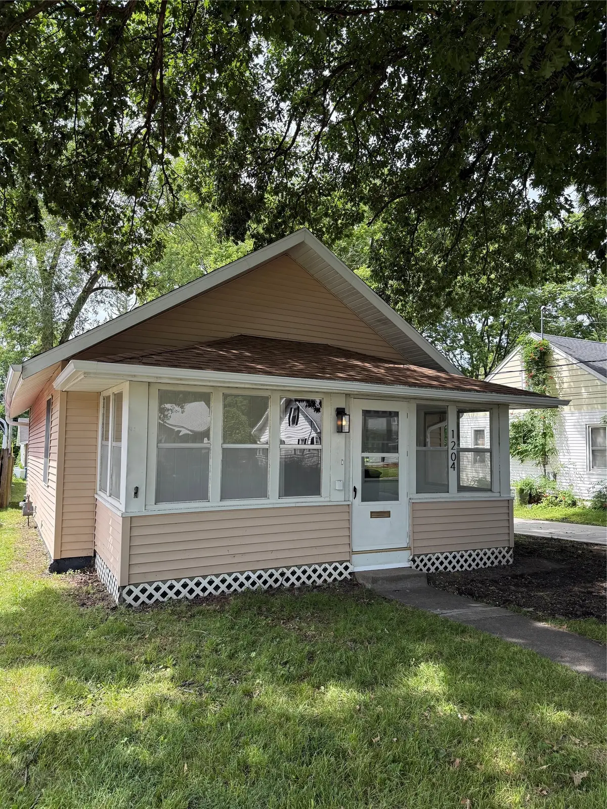 1204 Clinton Avenue, Des Moines, IA 50313 - #1