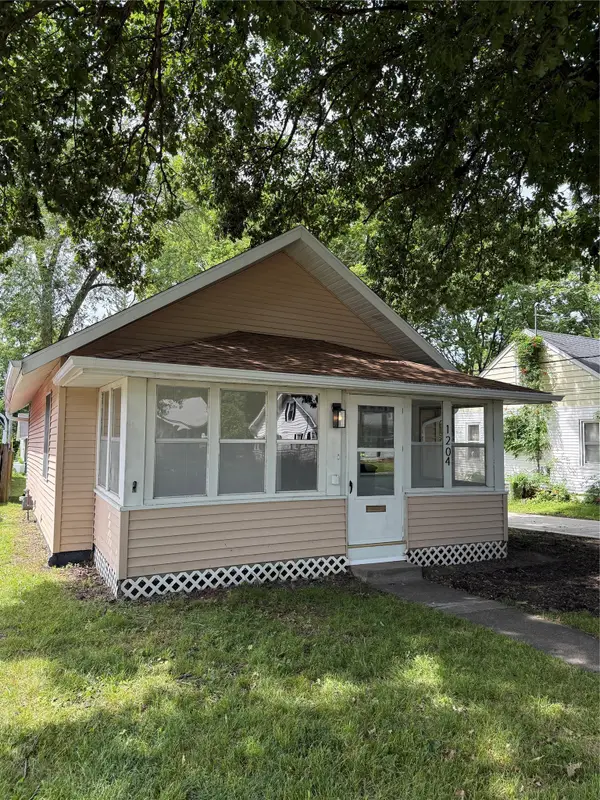 1204 Clinton Avenue, Des Moines, IA 50313