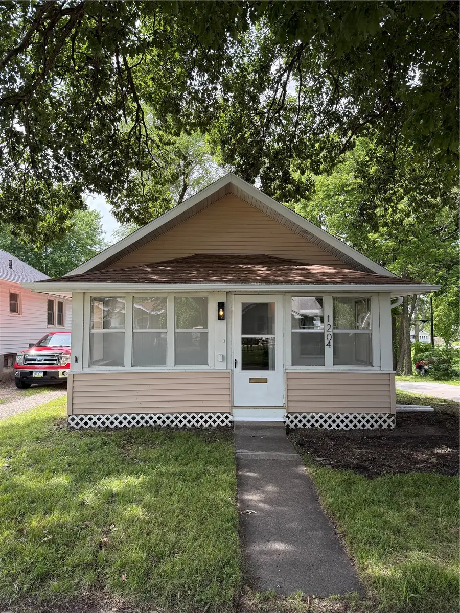 1204 Clinton Avenue, Des Moines, IA 50313 - #2