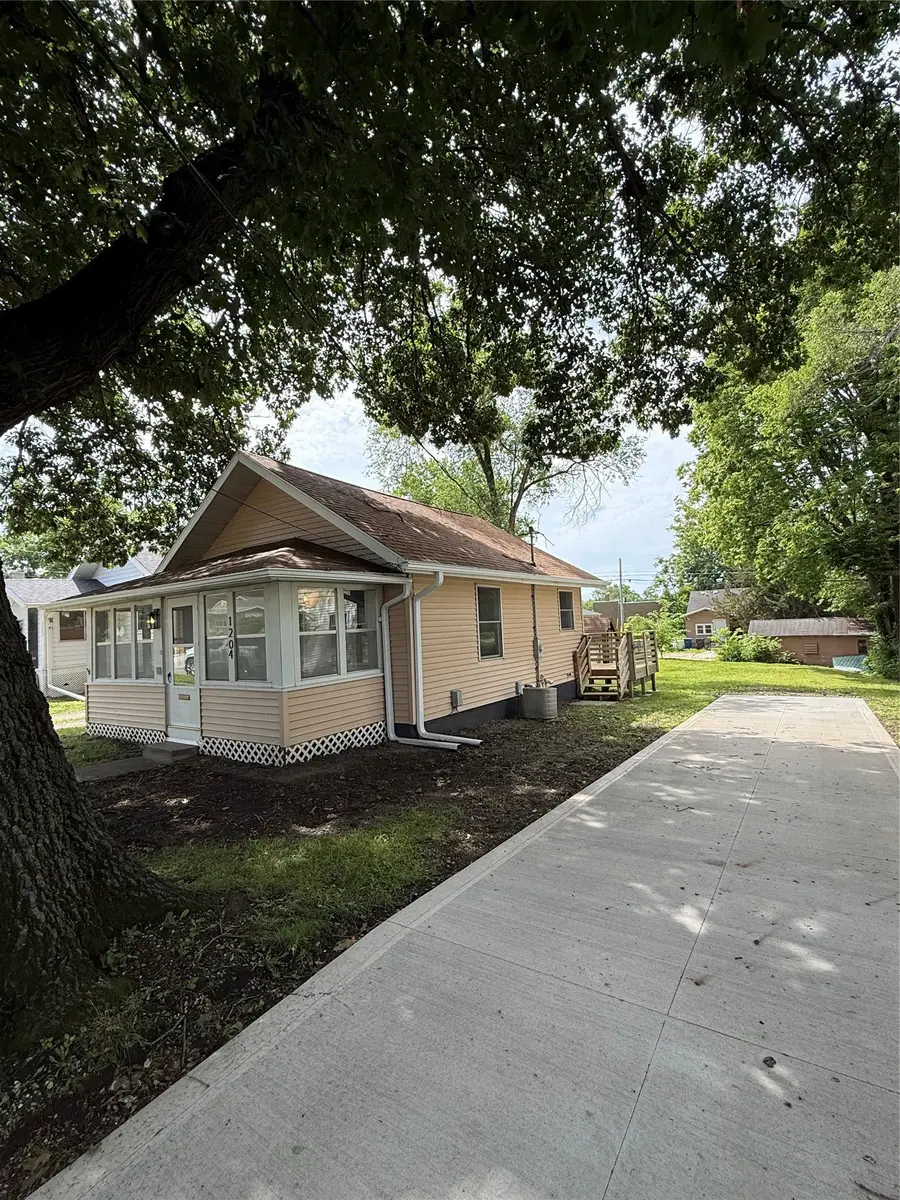 1204 Clinton Avenue, Des Moines, IA 50313 - #3
