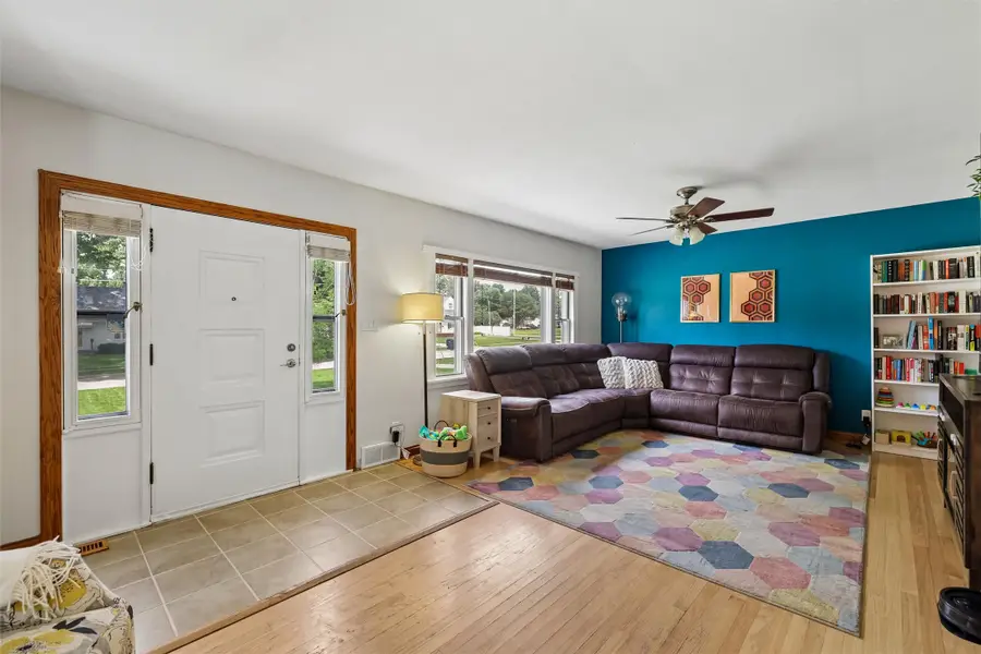 7110 Madison Avenue, Urbandale, IA 50322 - #3