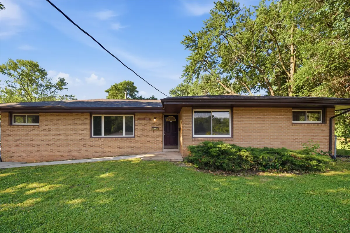 2806 Aurora Avenue, Des Moines, IA 50310 - #1