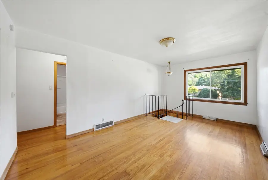 2806 Aurora Avenue, Des Moines, IA 50310 - #3