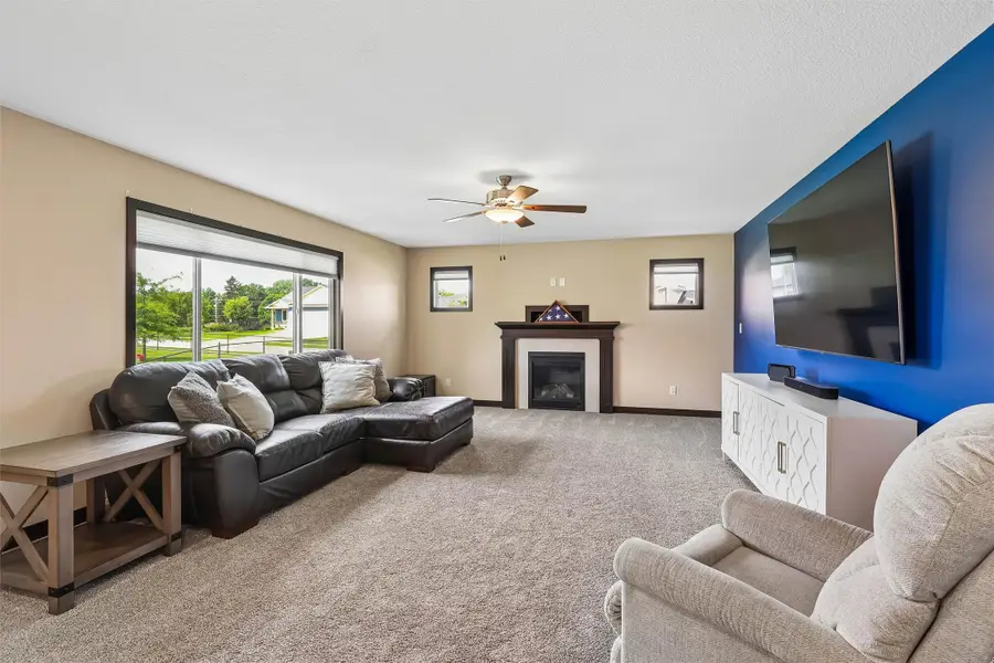 3435 E Herold Avenue, Des Moines, IA 50320 - #2