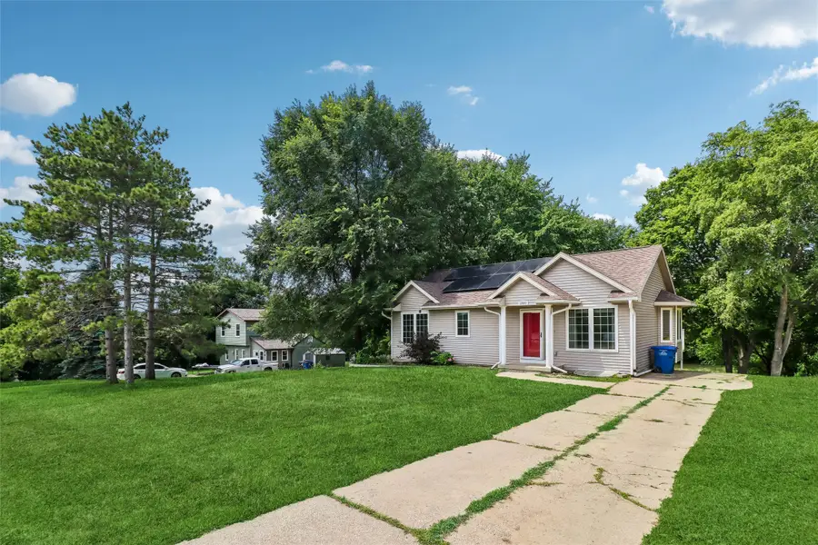 1220 E 38th Street, Des Moines, IA 50317 - #2