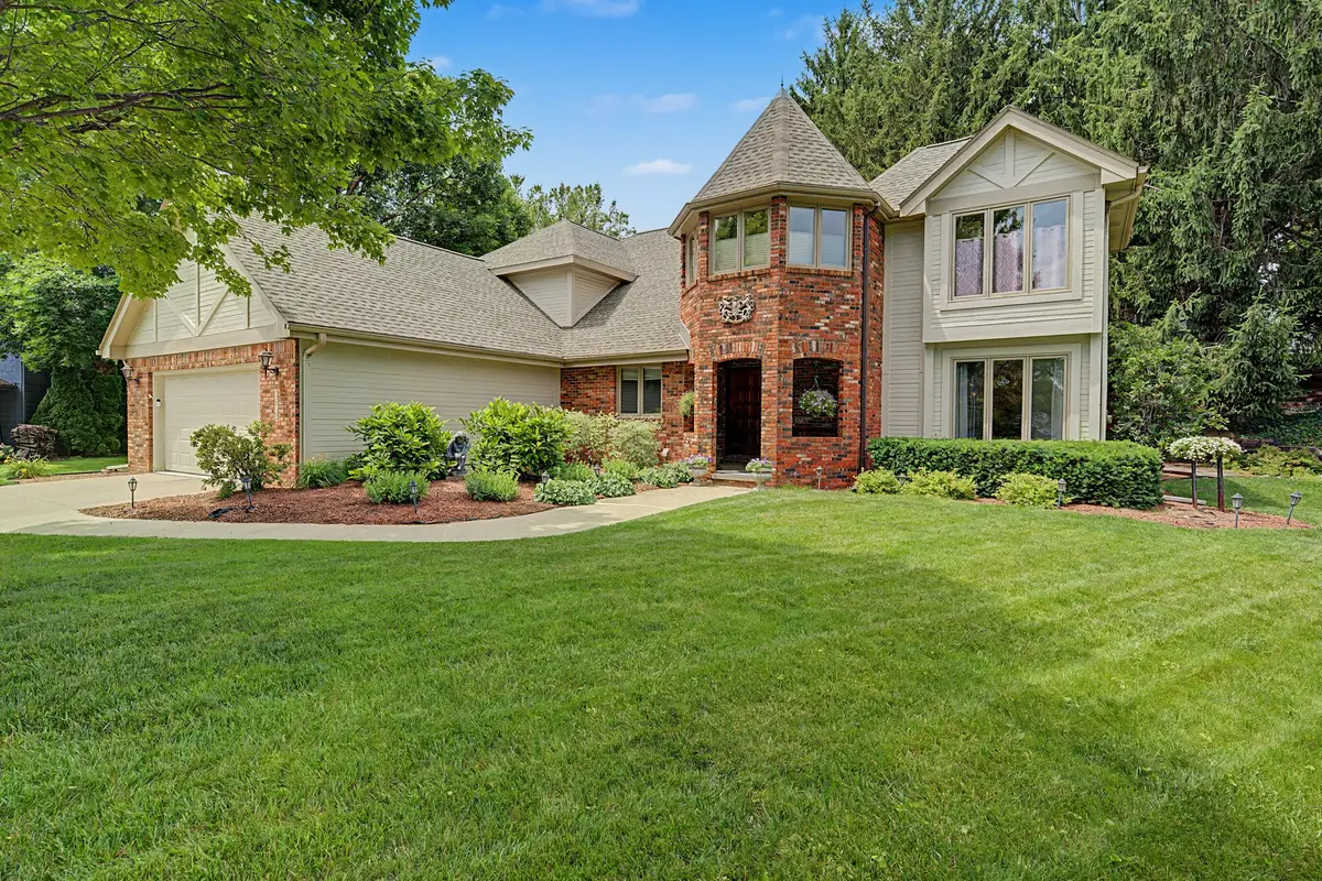 9618 Alpine Drive, Urbandale, IA 50322 - #1