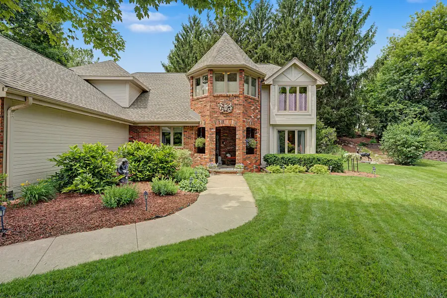 9618 Alpine Drive, Urbandale, IA 50322 - #2