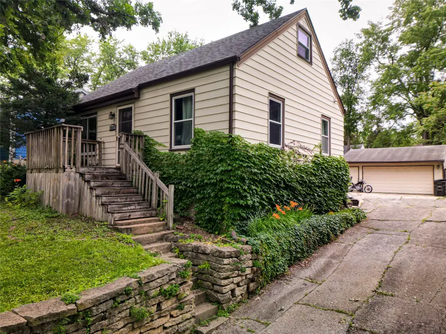 3517 38th Street, Des Moines, IA 50310 - #3