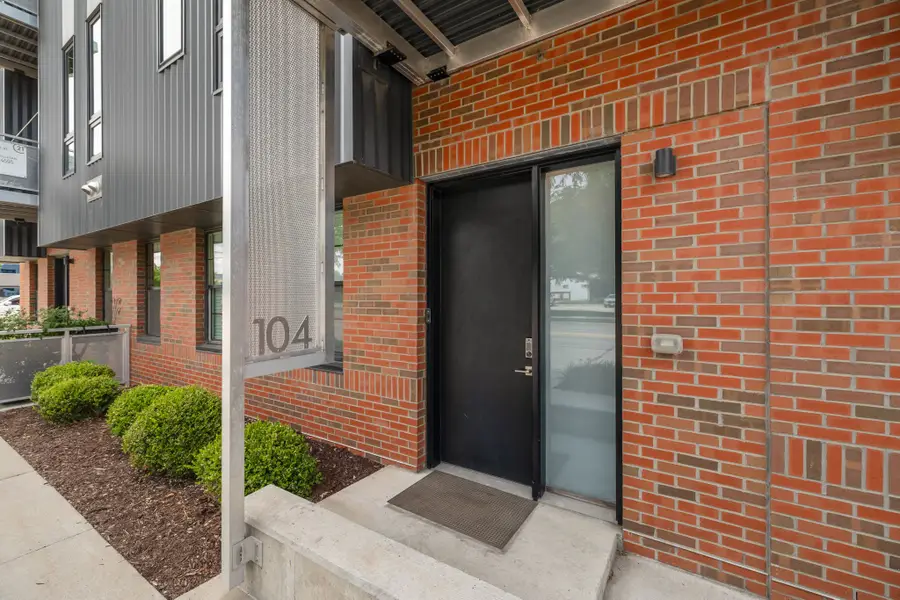 450 SW 7th Street #104, Des Moines, IA 50309 - #2
