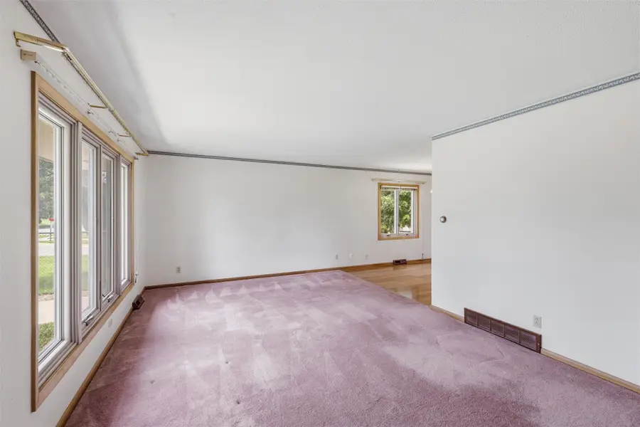 3905 Bel Aire Road, Des Moines, IA 50310 - #2